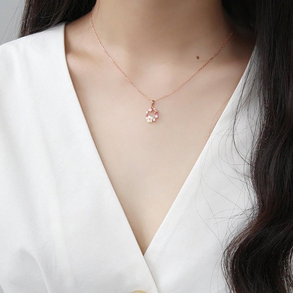 New 18K Rose Gold Flower Butterfly Circle Necklace - Picture 4 of 4